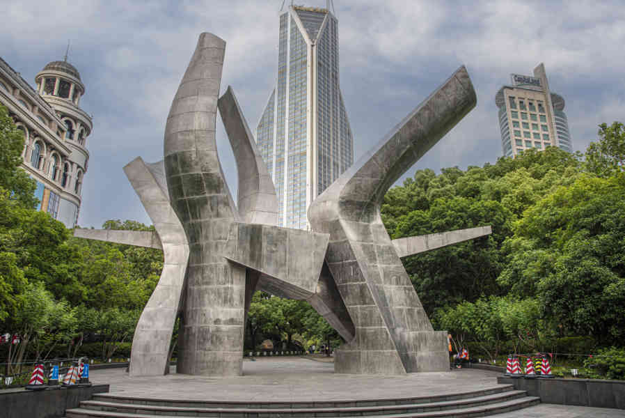 China - Shanghái 138 - monumento al Movimiento 30 de Mayo.jpg